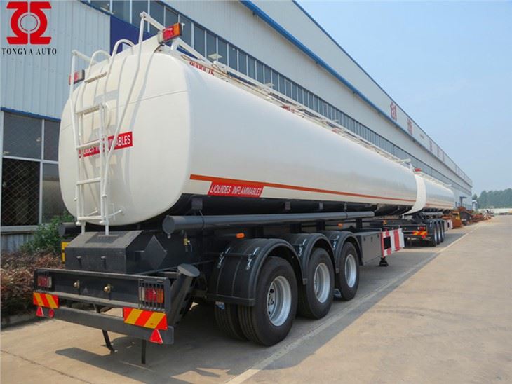 Remolc cisterna de combustible